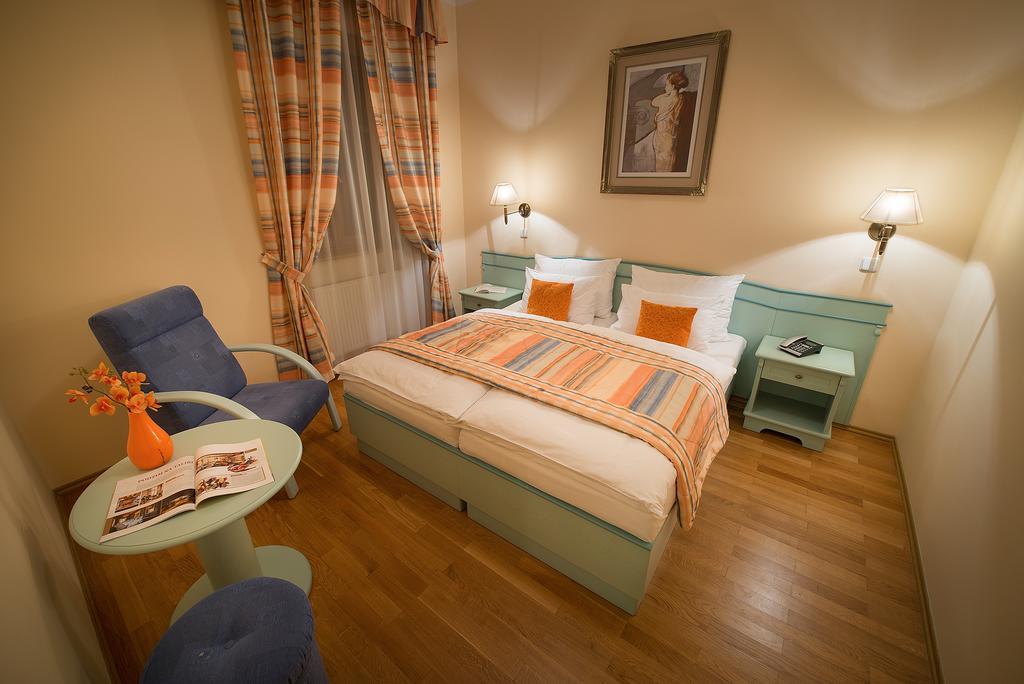 Old Town Bed & Breakfast Чешка Будьовица Екстериор снимка